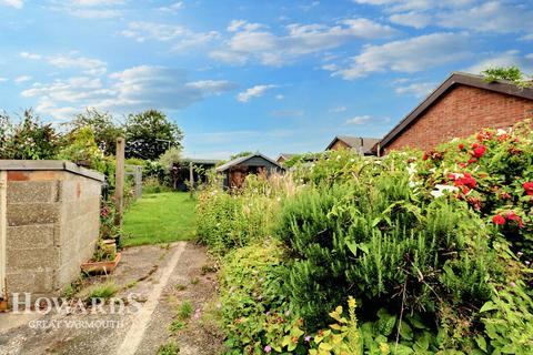 2 bedroom end of terrace house for sale, Common Road, Hemsby