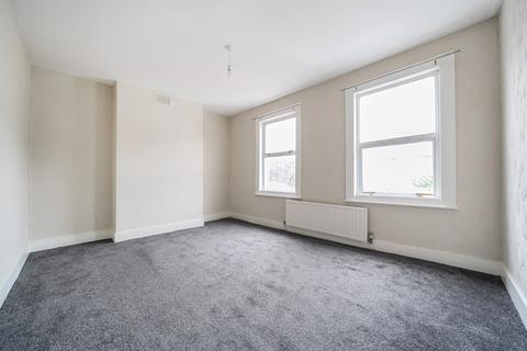 2 bedroom terraced house to rent, Liffler Road London SE18