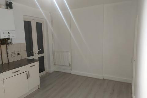 2 bedroom terraced house to rent, Queens Road, London E17