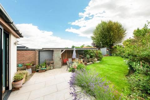 21 Grenobank Road, Grenoside, Sheffield, S35 8NW