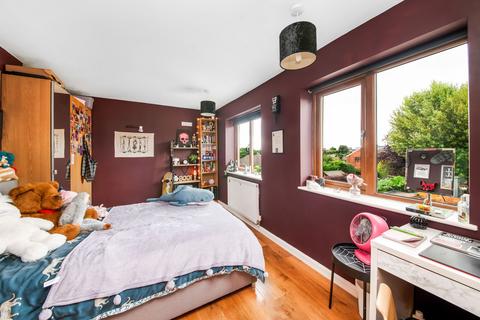 21 Grenobank Road, Grenoside, Sheffield, S35 8NW