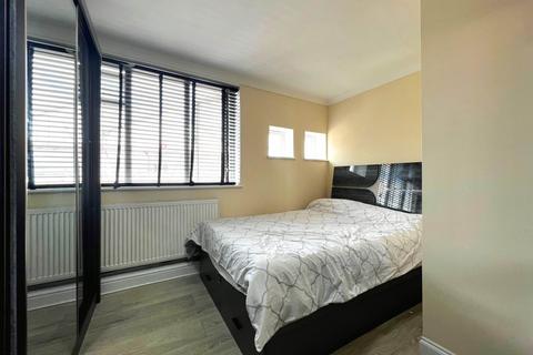2 bedroom flat for sale, High Road, Leytonstone, E11