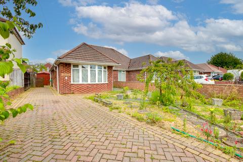 2 bedroom semi-detached bungalow for sale, SHOLING! NO CHAIN! CUL-DE-SAC LOCATION! PARKING!