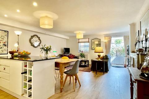2 bedroom apartment to rent, Cavendish Place,  School Hill, Wrecclesham, Farnham