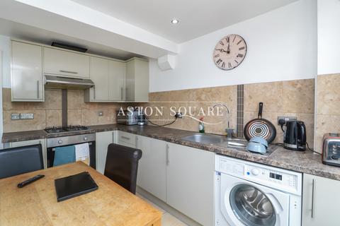 2 bedroom flat to rent, Charterhouse Buildings, London EC1M