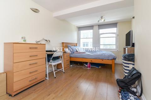 2 bedroom flat to rent, Charterhouse Buildings, London EC1M