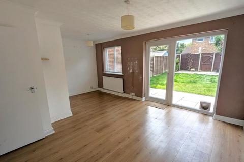 2 bedroom terraced house to rent, Hamble Walk, Woking GU21