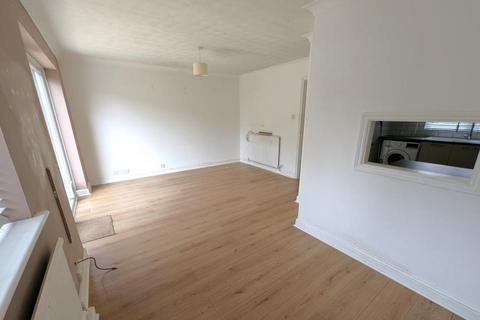 2 bedroom terraced house to rent, Hamble Walk, Woking GU21