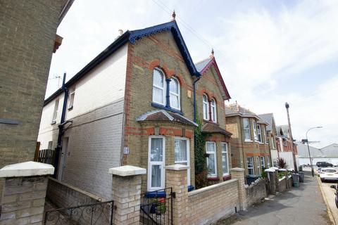 3 bedroom semi-detached house for sale, Yarborough Road, East Cowes