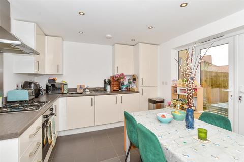 3 bedroom end of terrace house for sale, George Smith Close, Staplehurst, Kent