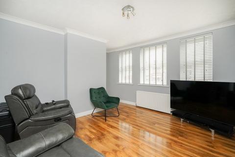 3 bedroom end of terrace house to rent, Bassett Road, Sheffield S2