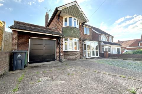 3 bedroom detached house to rent, St. Marks Road, Brownhills, Walsall, West Midlands, WS8