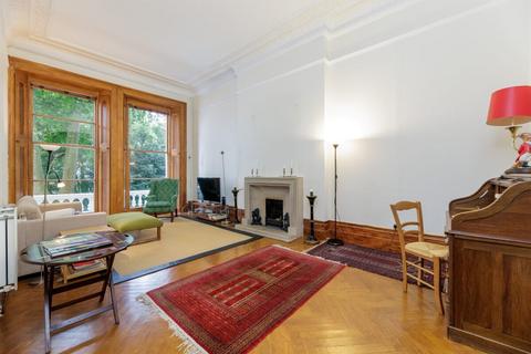 3 bedroom flat for sale, Cornwall Gardens, London, SW7