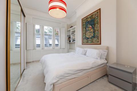 3 bedroom flat for sale, Cornwall Gardens, London, SW7