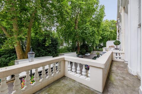 2 bedroom flat for sale, Cornwall Gardens, London, SW7