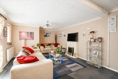 2 bedroom flat for sale, Dashwood Avenue, High Wycombe, HP12