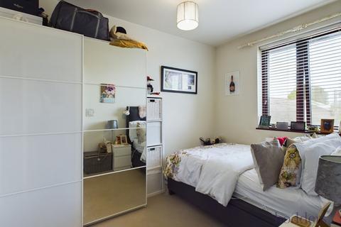 1 bedroom apartment for sale, Beaumont House, Hanworth Lane, Chertsey, Surrey, KT16