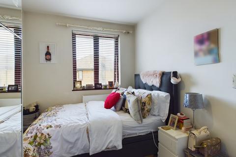 1 bedroom apartment for sale, Beaumont House, Hanworth Lane, Chertsey, Surrey, KT16