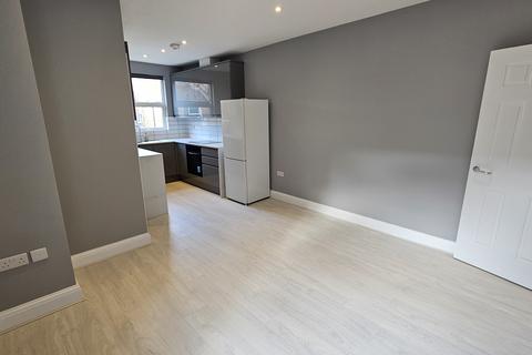 3 bedroom maisonette to rent, Deacon Road, Dollis Hill/Willesden NW2