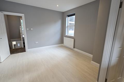 3 bedroom maisonette to rent, Deacon Road, Dollis Hill/Willesden NW2