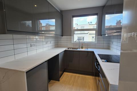 3 bedroom maisonette to rent, Deacon Road, Dollis Hill/Willesden NW2