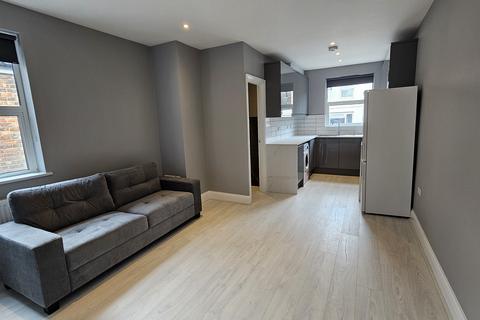 3 bedroom maisonette to rent, Deacon Road, Dollis Hill/Willesden NW2