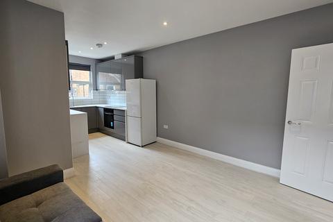 3 bedroom maisonette to rent, Deacon Road, Dollis Hill/Willesden NW2