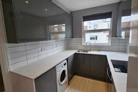 3 bedroom maisonette to rent, Deacon Road, Dollis Hill/Willesden NW2
