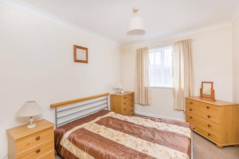 1 bedroom flat to rent, Mangles Road, Guildford, GU1