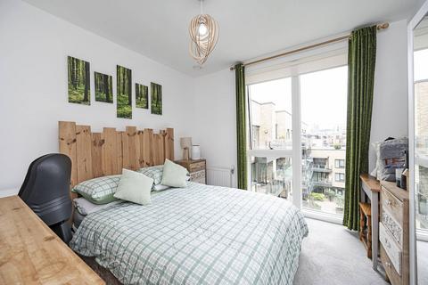 3 bedroom flat to rent, Cording Street, Tower Hamlets, London, E14