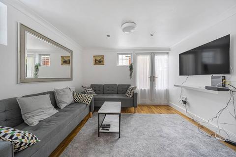 4 bedroom maisonette to rent, Grove Crescent Road, Stratford, London, E15