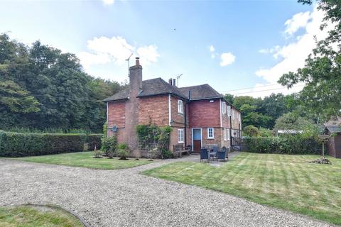 3 bedroom semi-detached house to rent, Woodchurch, Ashford, Kent, TN26