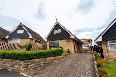 2 bedroom detached bungalow for sale, Warrenside, Huddersfield, HD2