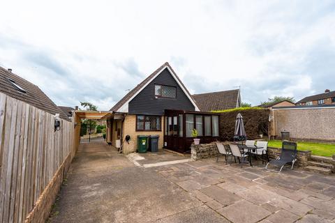 2 bedroom detached bungalow for sale, Warrenside, Huddersfield, HD2