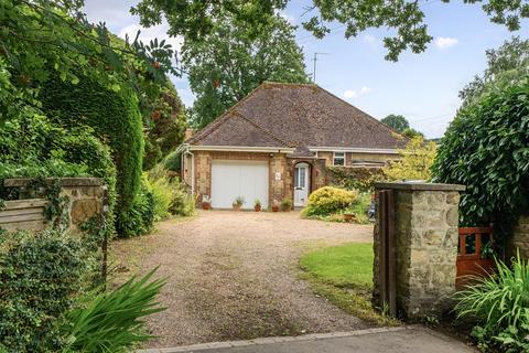 3 bedroom detached bungalow for sale, Storrington - Rock Road