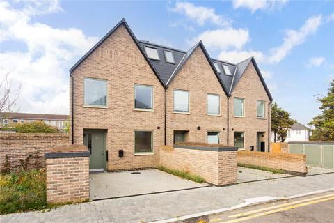 5a Elmwood Crescent, London, NW9 0NL