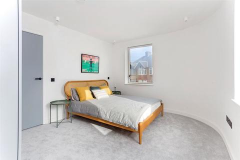 3 bedroom terraced house for sale, Elmwood Crescent, London, NW9