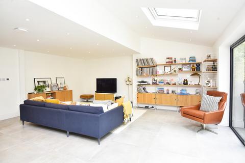 10 Dorset Close, Harrogate, HG1 2LR