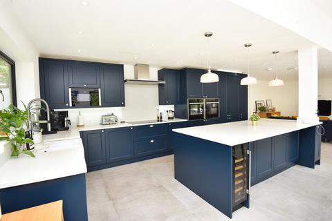 10 Dorset Close, Harrogate, HG1 2LR