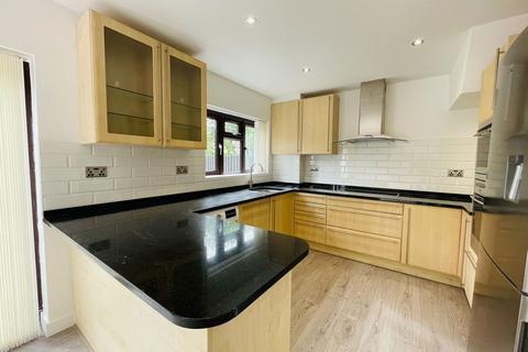 4 bedroom terraced house to rent, Westway, London SW20