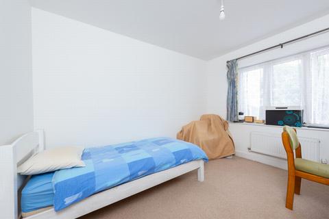 2 bedroom apartment to rent, Hornchurch Square, Farnborough, GU14