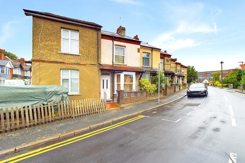 4 bedroom terraced house to rent, The Crescent, Watford, WD18