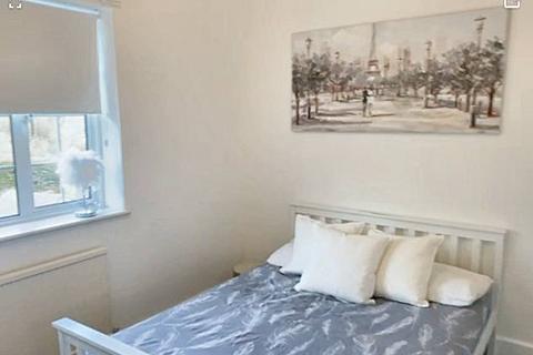 1 bedroom in a house share to rent, Scotts Lane, London BR2