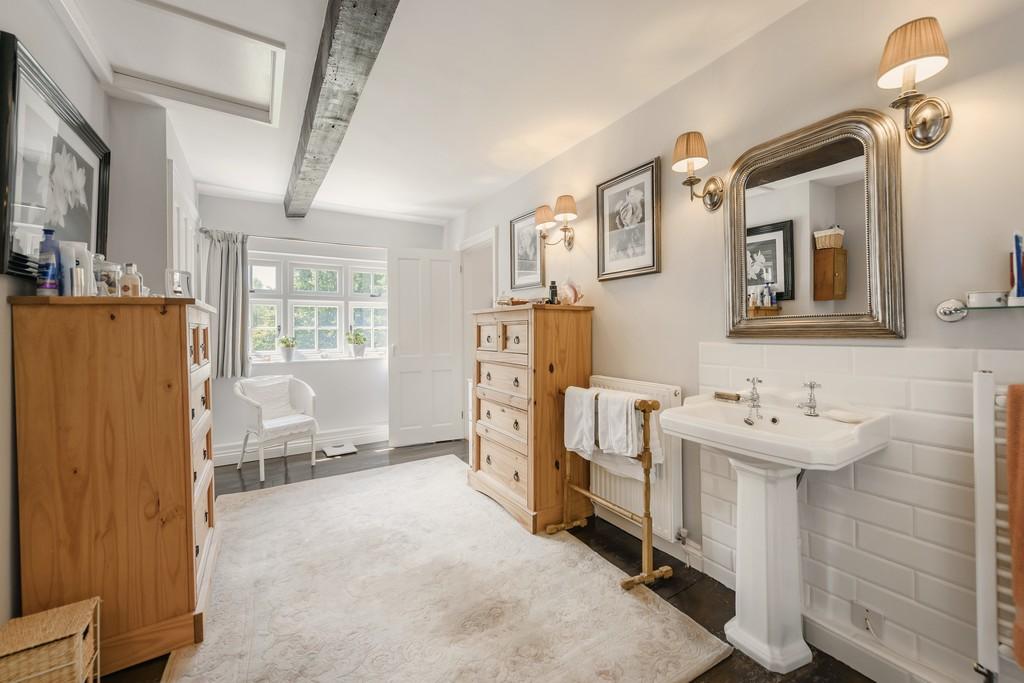 Bathroom 2b