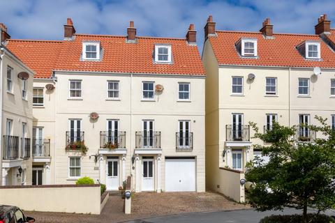 2 bedroom terraced house for sale, Hauteville, St. Peter Port