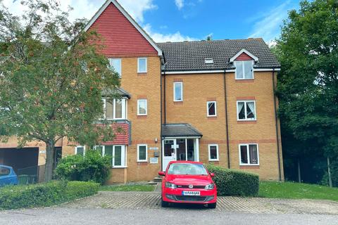 2 bedroom flat to rent, Redoubt Close, Hitchin, SG4