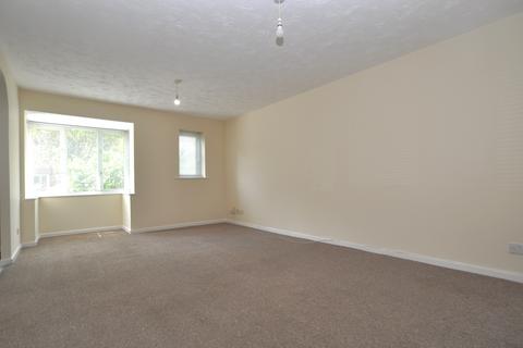 2 bedroom flat to rent, Redoubt Close, Hitchin, SG4