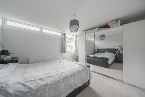 2 bedroom apartment for sale, Park View Court, Woking, GU22