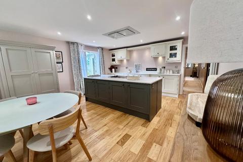 30 The Crescent, Nunthorpe, Middlesbrough, TS7 0JP