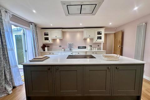 30 The Crescent, Nunthorpe, Middlesbrough, TS7 0JP